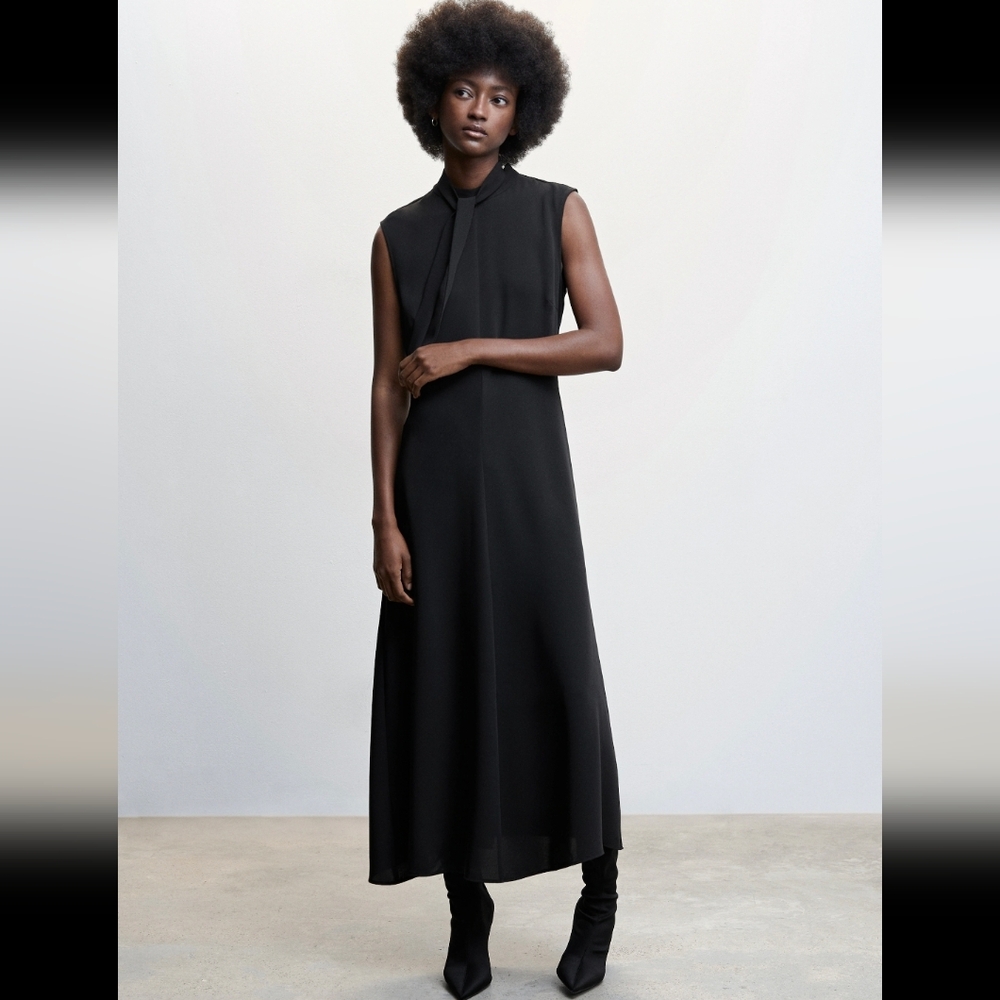 Elegant Black Sleeveless Dress With Bow